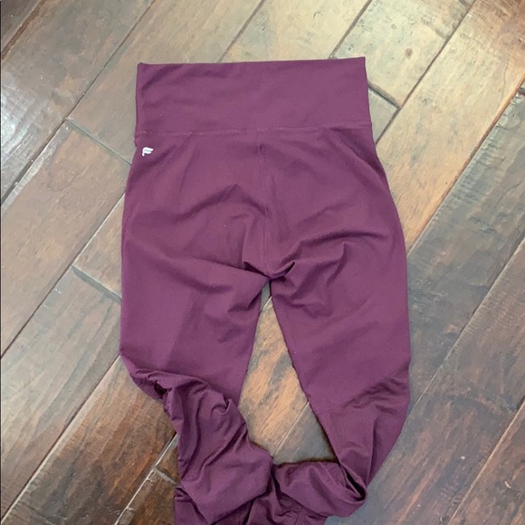 Fabletics burgundy leggings - Picture 4 of 6